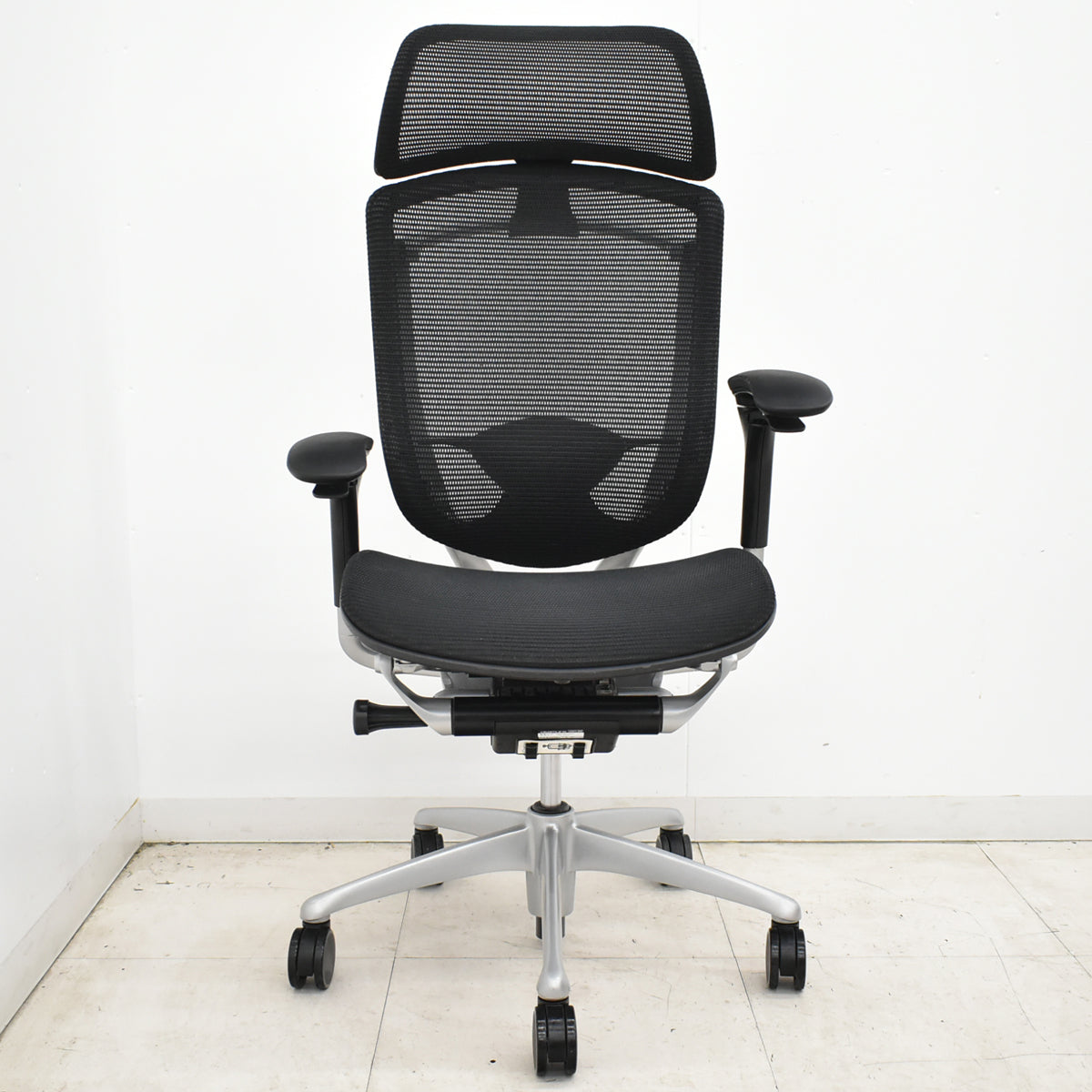 【中古】オカムラ　コンテッサ　エクストラハイバック　大型ヘッドレスト　可動肘　ランバーサポート　肘パッド新品　ブラック　2026052201【中古オフィス家具】