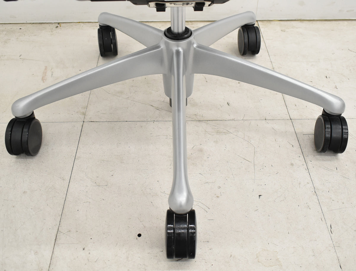 【中古】オカムラ　コンテッサ　エクストラハイバック　大型ヘッドレスト　可動肘　ランバーサポート　肘パッド新品　ブラック　2026052201【中古オフィス家具】