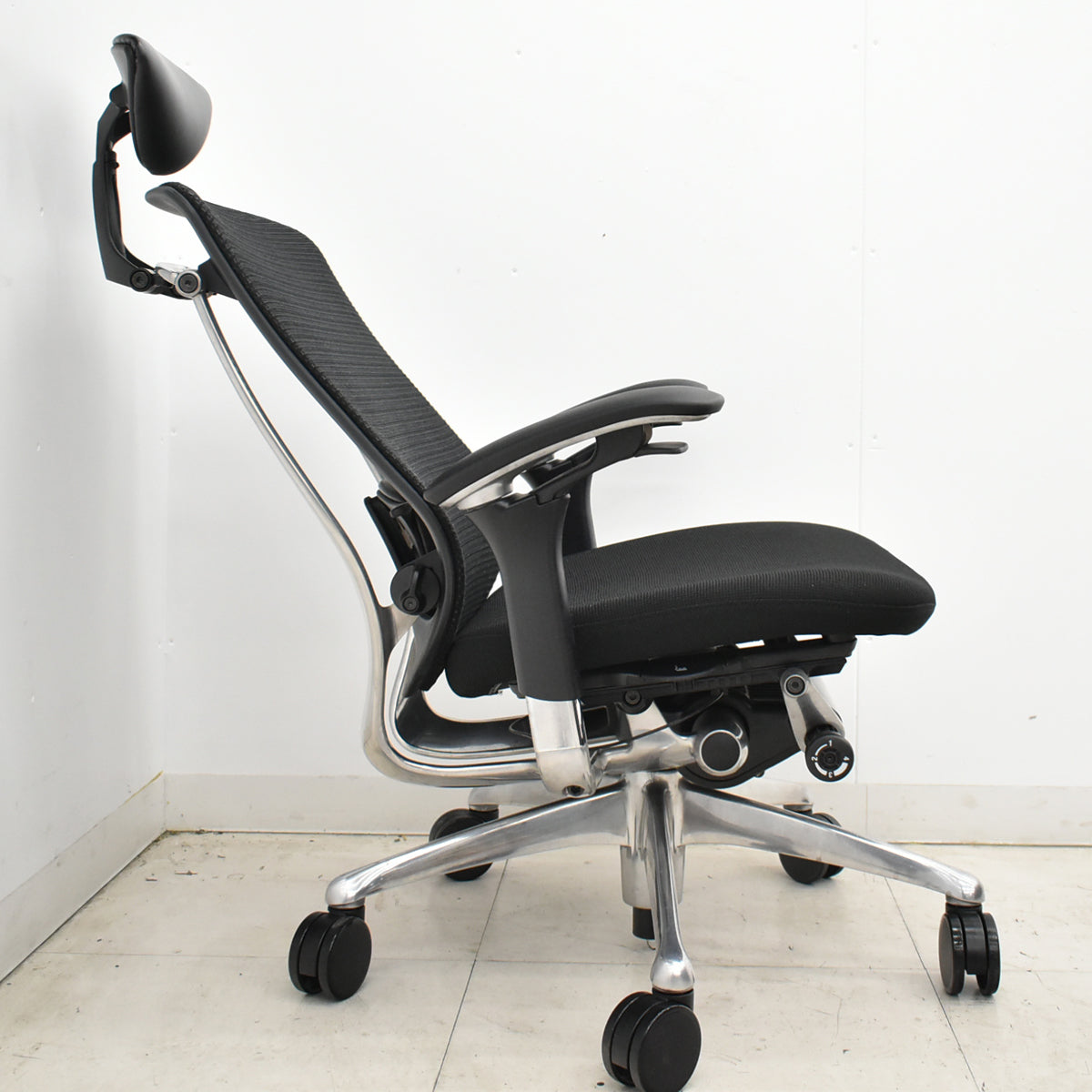 【中古】オカムラ　コンテッサ　ヘッドレスト　可動肘　ランバーサポート　肘パッド新品　ブラック　2026052301【中古オフィス家具】