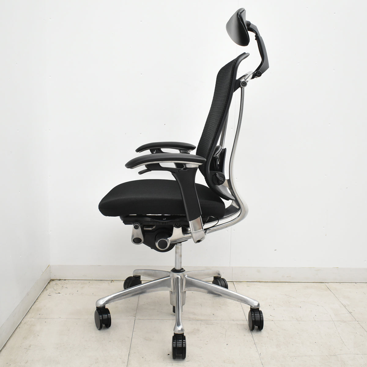 【中古】オカムラ　コンテッサ　ヘッドレスト　可動肘　ランバーサポート　肘パッド新品　ブラック　2026052301【中古オフィス家具】