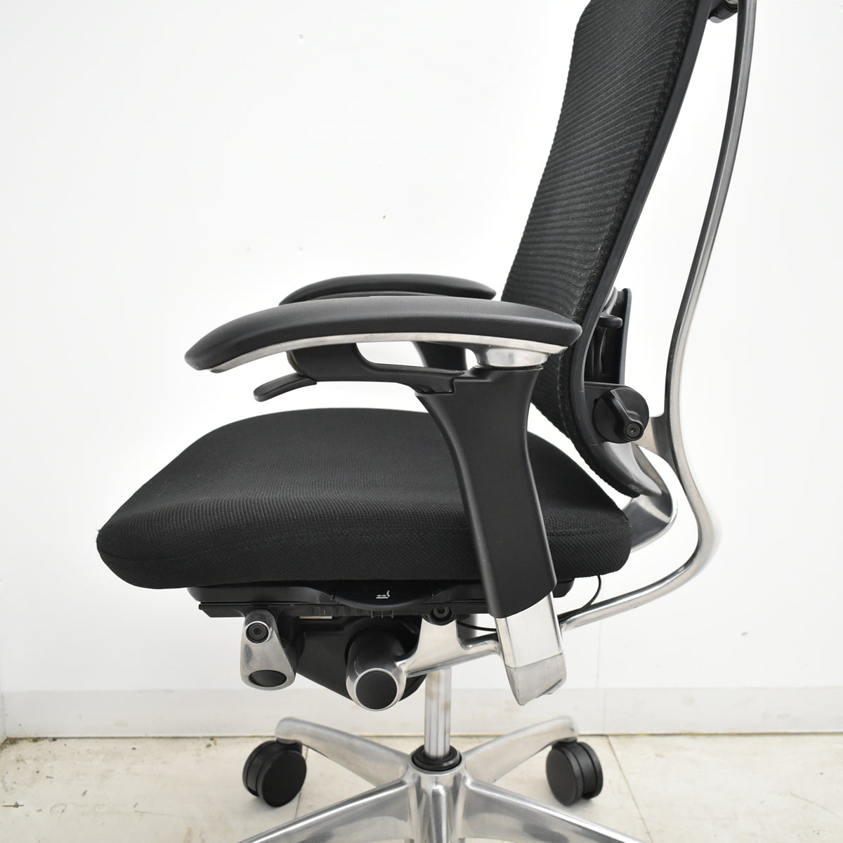【中古】オカムラ　コンテッサ　ヘッドレスト　可動肘　ランバーサポート　肘パッド新品　ブラック　2026052301【中古オフィス家具】