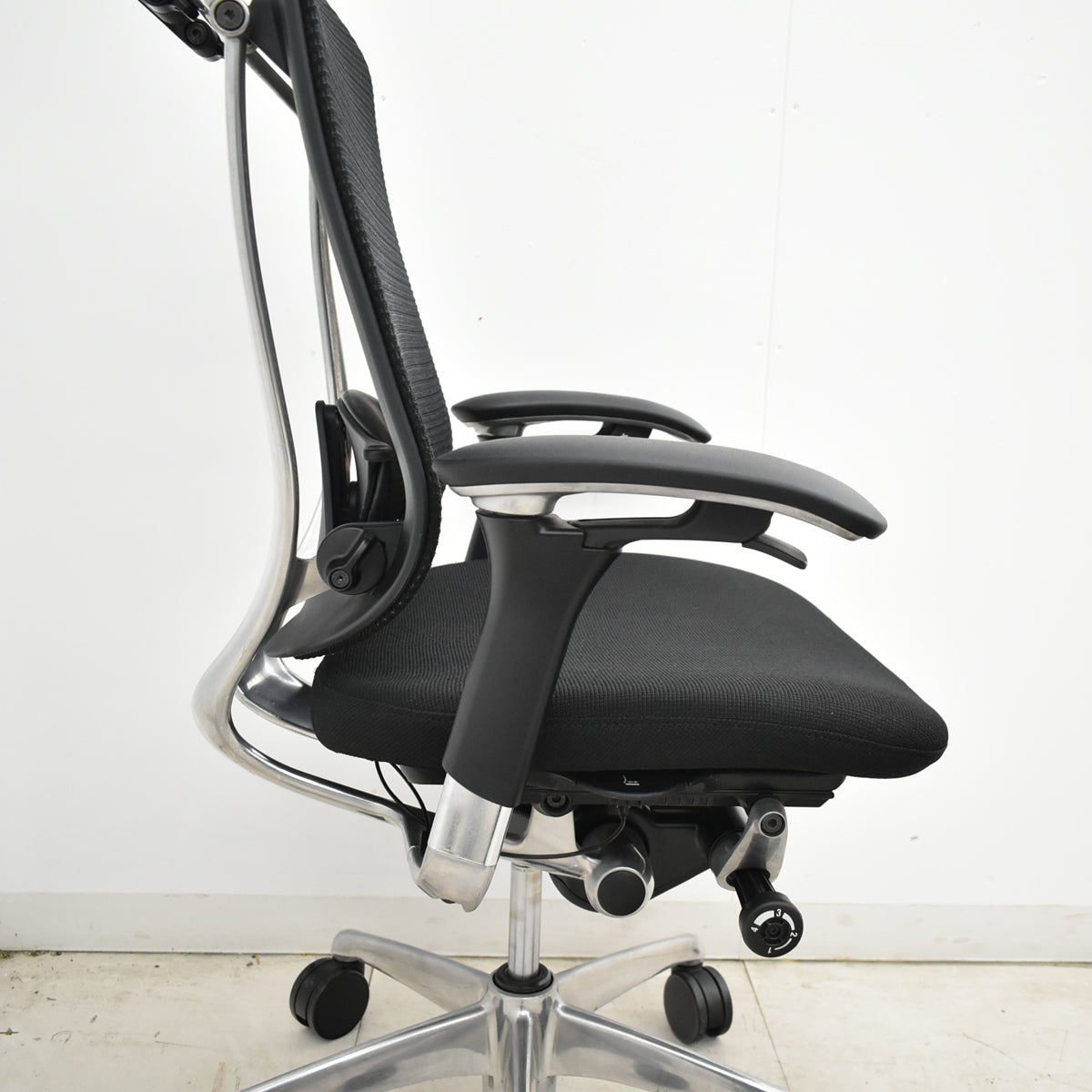 【中古】オカムラ　コンテッサ　ヘッドレスト　可動肘　ランバーサポート　肘パッド新品　ブラック　2026052301【中古オフィス家具】
