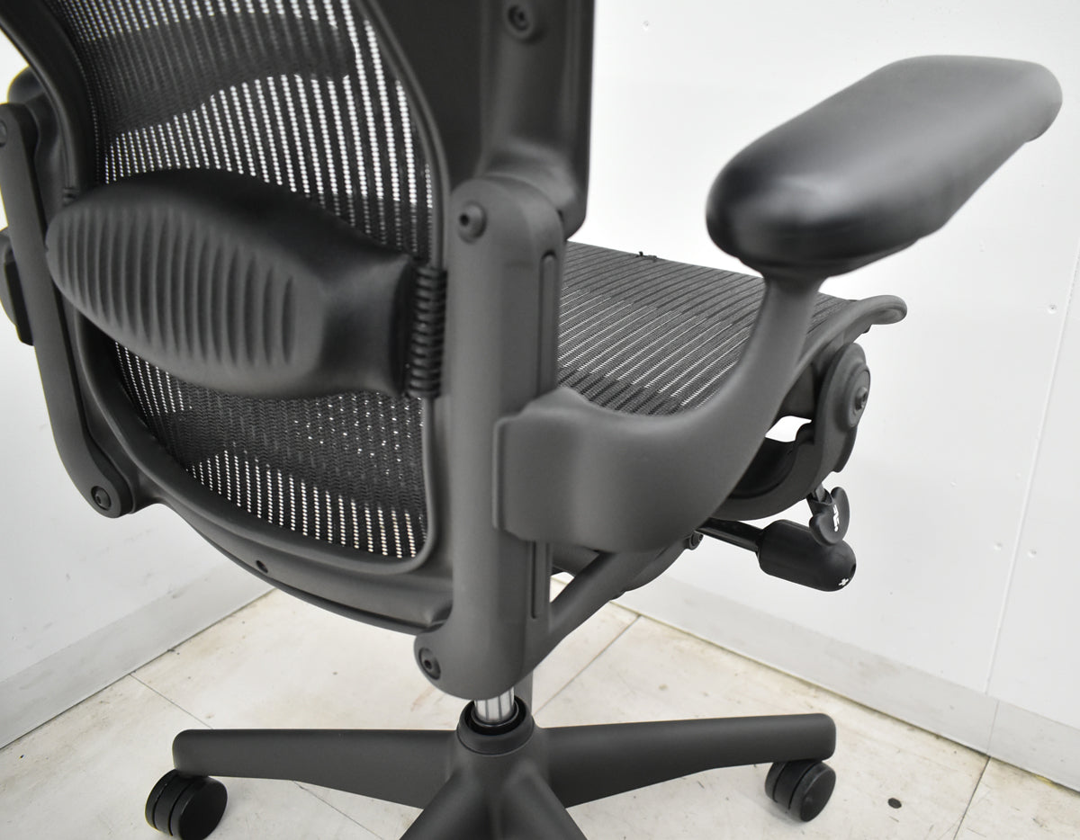 【中古】ハーマンミラー　アーロンチェア　スタンダード　Ｂサイズ　ランバーサポート　ガスシリンダー新品　ブラック　2026052505【中古オフィス家具】