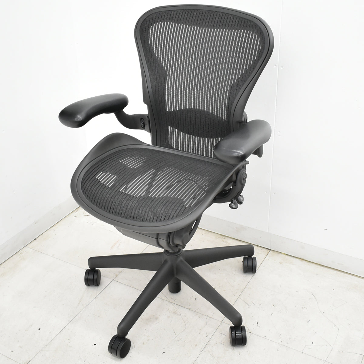 【中古】ハーマンミラー　アーロンチェア　Aサイズ　フル装備　ランバーサポート　ブラック　2026052506【中古オフィス家具】
