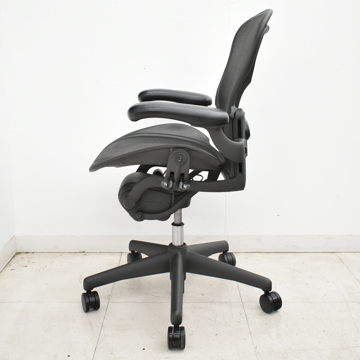 【中古】ハーマンミラー　アーロンチェア　Aサイズ　フル装備　ランバーサポート　ブラック　2026052506【中古オフィス家具】