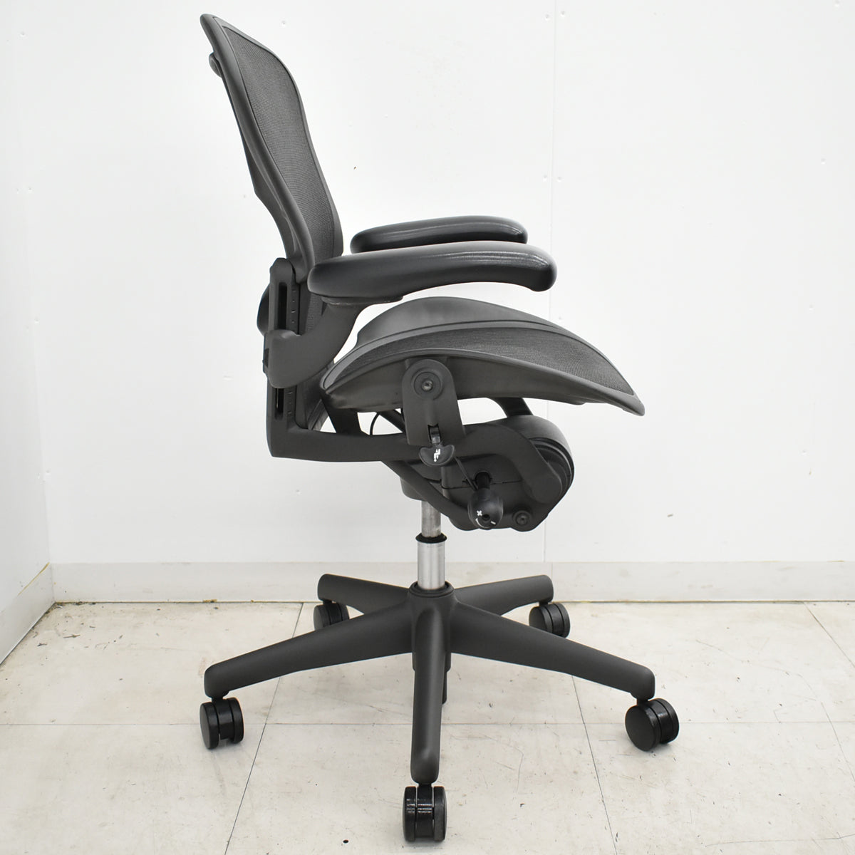 【中古】ハーマンミラー　アーロンチェア　Aサイズ　フル装備　ランバーサポート　ブラック　2026052506【中古オフィス家具】