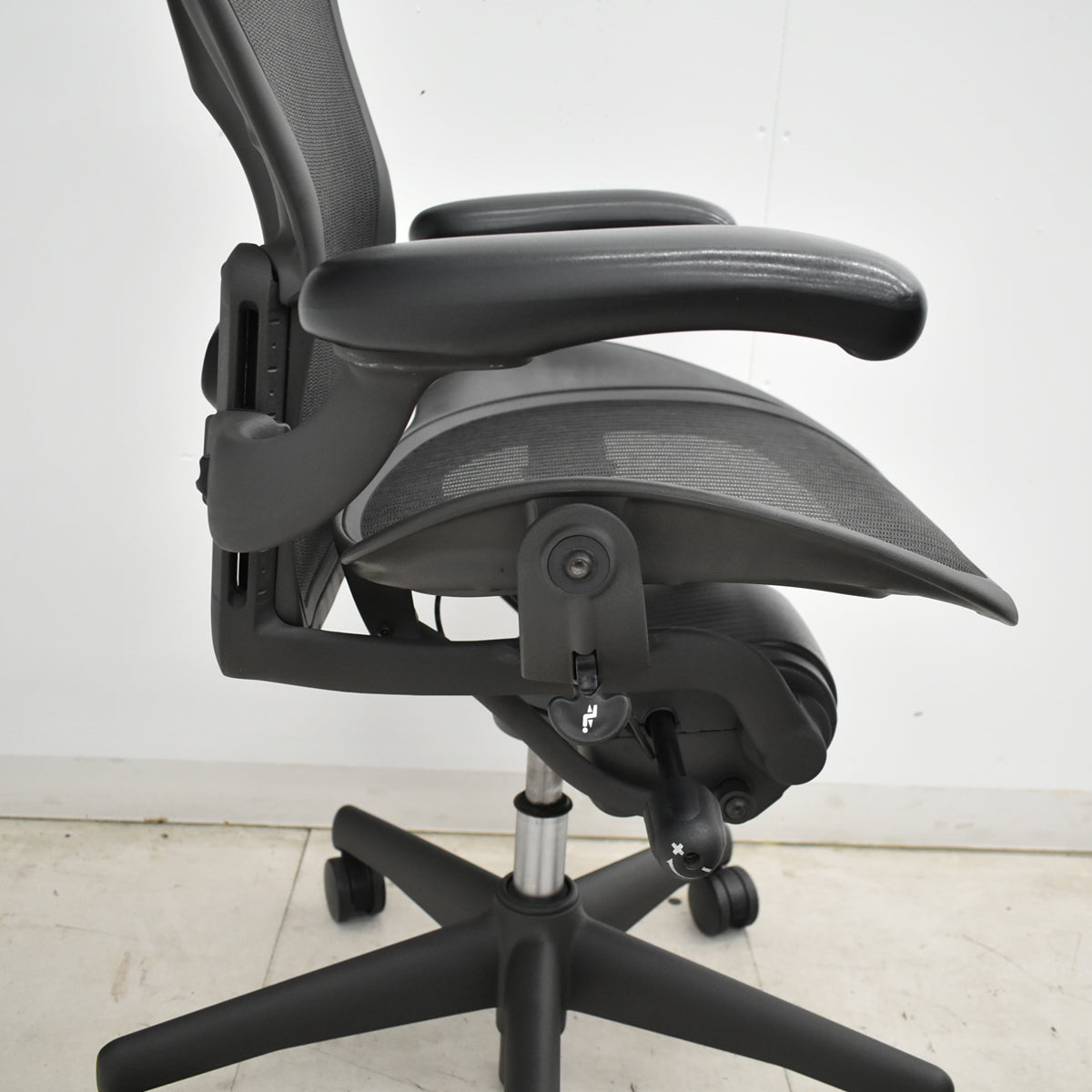 【中古】ハーマンミラー　アーロンチェア　Aサイズ　フル装備　ランバーサポート　ブラック　2026052506【中古オフィス家具】
