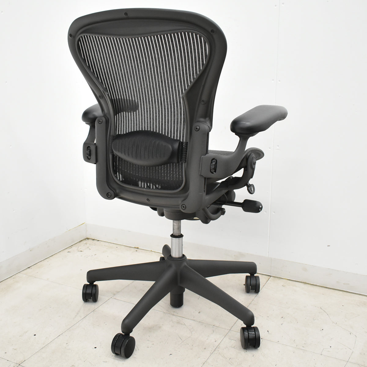 【中古】ハーマンミラー　アーロンチェア　Aサイズ　フル装備　ランバーサポート　ブラック　2026052506【中古オフィス家具】