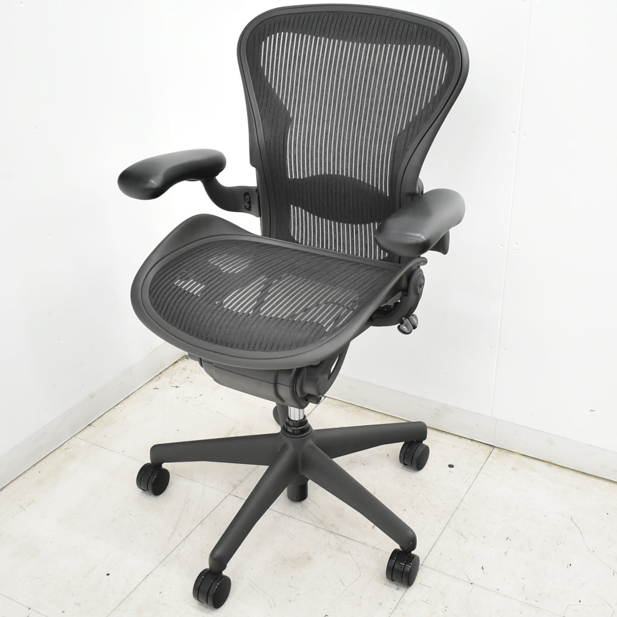 【中古】ハーマンミラー　アーロンチェア　Aサイズ　フル装備　ランバーサポート　ガスシリンダー新品　ブラック　2026052507【中古オフィス家具】