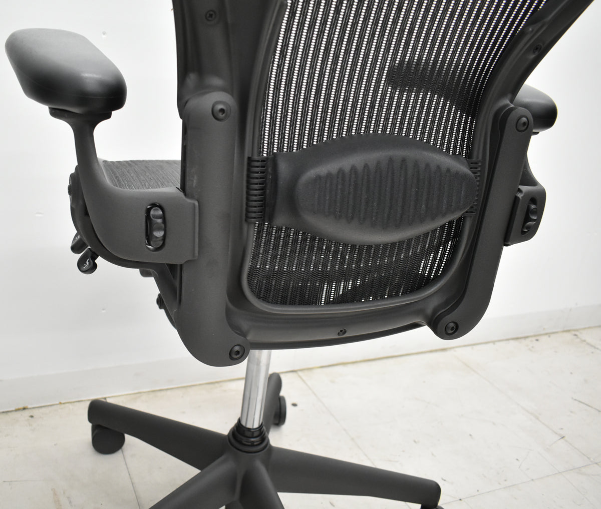 【中古】ハーマンミラー　アーロンチェア　Aサイズ　フル装備　ランバーサポート　ガスシリンダー新品　ブラック　2026052507【中古オフィス家具】