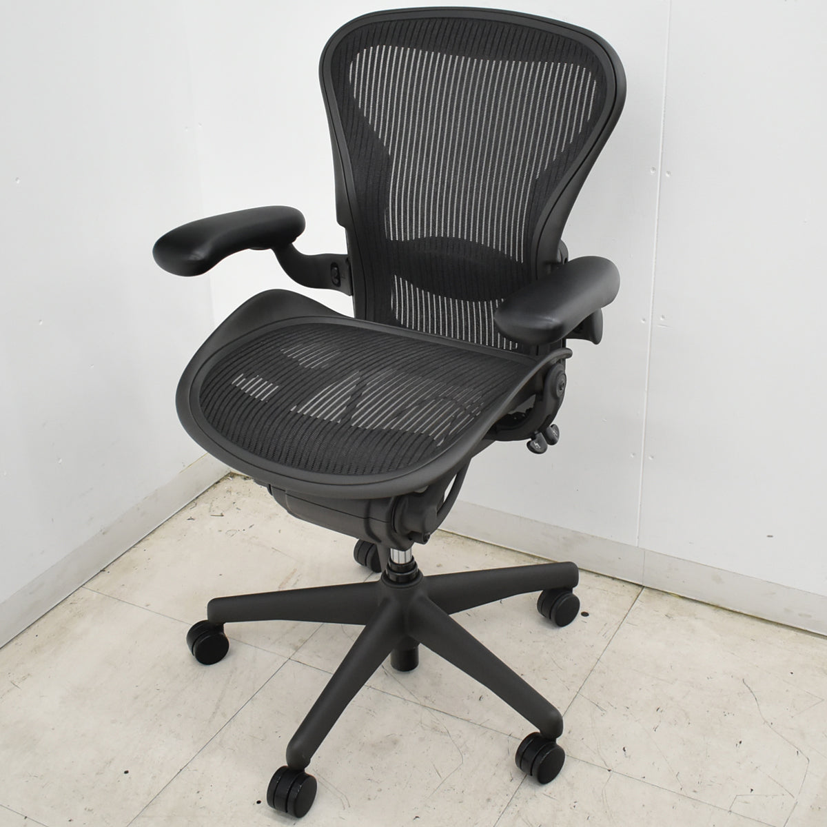 【中古】ハーマンミラー　アーロンチェア　Aサイズ　フル装備　ランバーサポート　ガスシリンダー新品　ブラック　2026052602【中古オフィス家具】