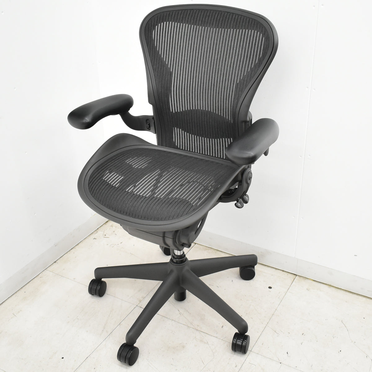【中古】ハーマンミラー　アーロンチェア　Aサイズ　フル装備　ランバーサポート　ガスシリンダー新品　ブラック　2026052603【中古オフィス家具】
