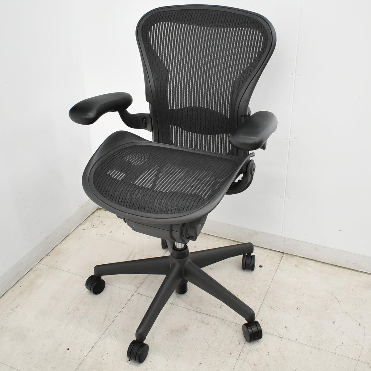 【中古】ハーマンミラー　アーロンチェア　Aサイズ　フル装備　ランバーサポート　ガスシリンダー新品　ブラック　2026052604【中古オフィス家具】