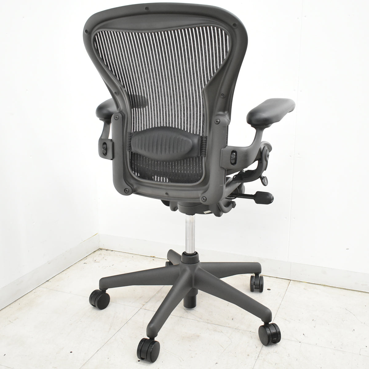 【中古】ハーマンミラー　アーロンチェア　Aサイズ　フル装備　ランバーサポート　ガスシリンダー新品　ブラック　2026052604【中古オフィス家具】