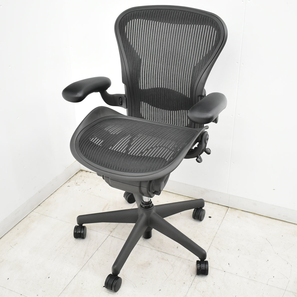 【中古】ハーマンミラー　アーロンチェア　Aサイズ　フル装備　ランバーサポート　ガスシリンダー新品　ブラック　2026052605【中古オフィス家具】