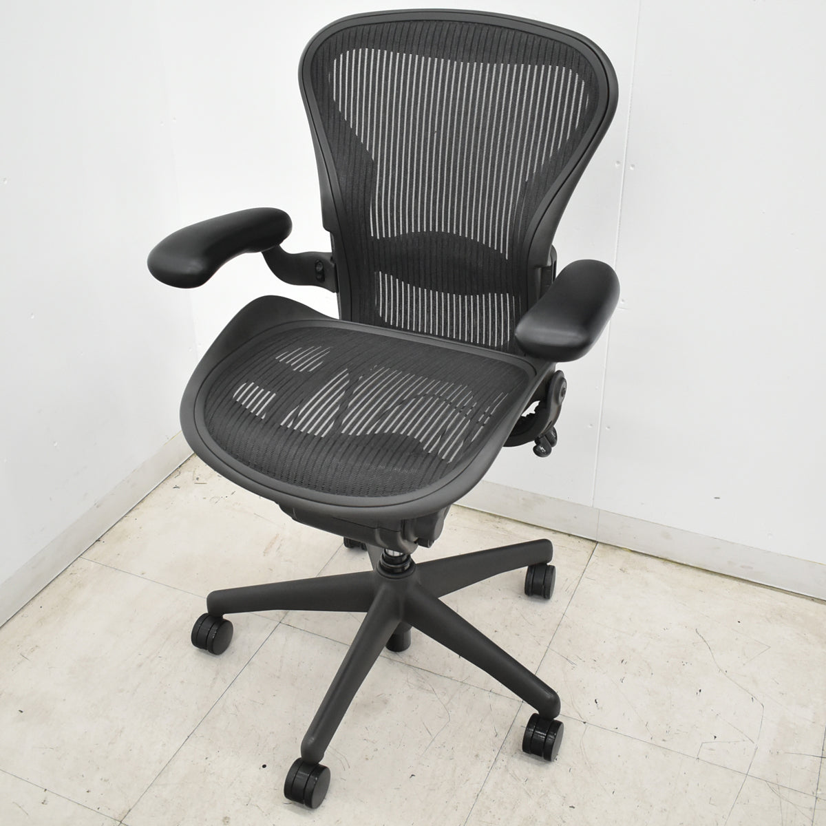 【中古】ハーマンミラー　アーロンチェア　Aサイズ　フル装備　ランバーサポート　ガスシリンダー新品　ブラック　2026052702【中古オフィス家具】