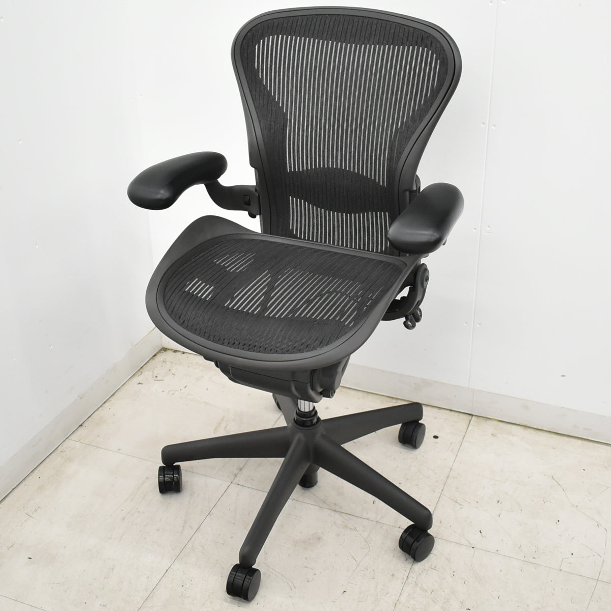 【中古】ハーマンミラー　アーロンチェア　Aサイズ　フル装備　ランバーサポート　ガスシリンダー新品　ブラック　2026052703【中古オフィス家具】