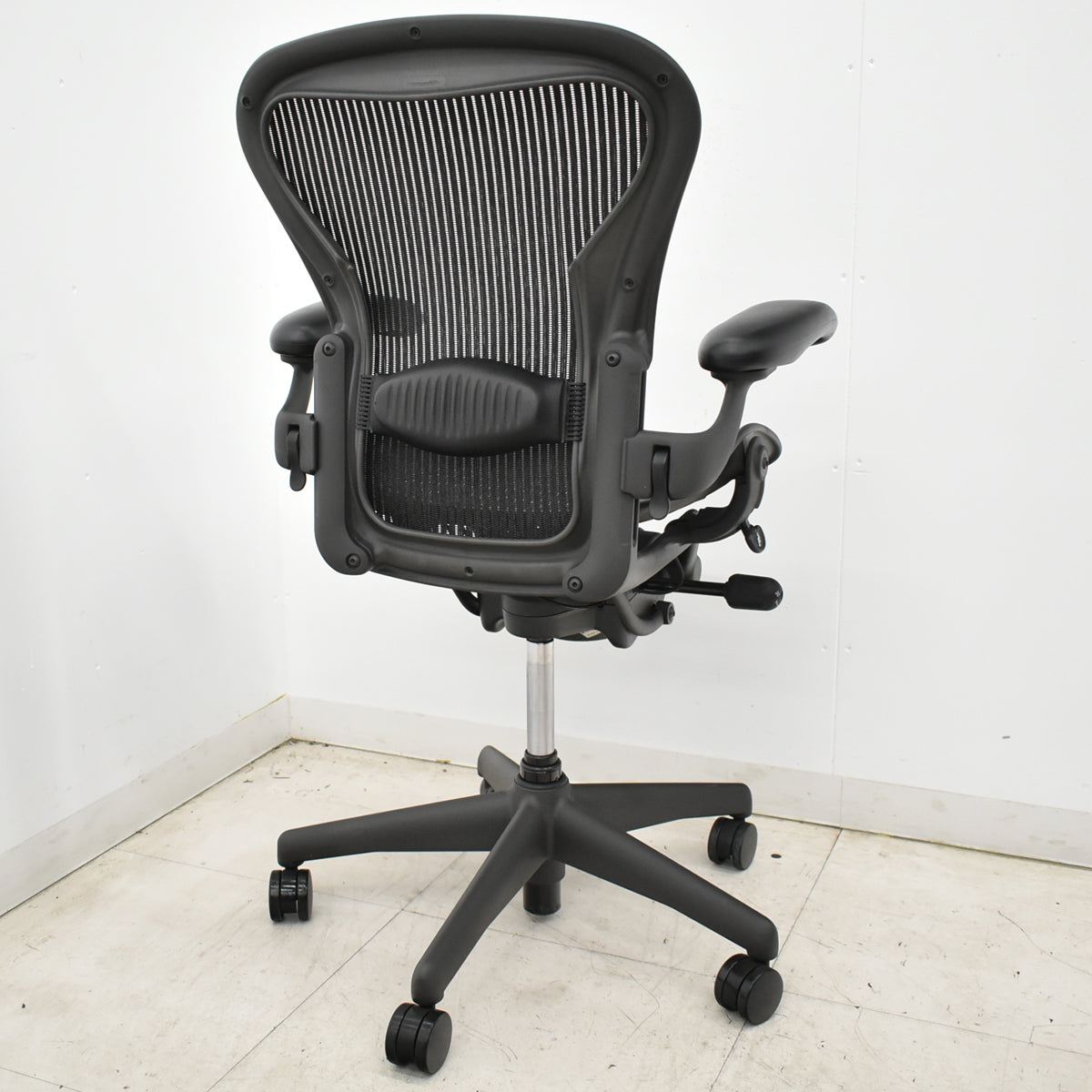 【中古】ハーマンミラー　アーロンチェア　Aサイズ　フル装備　ランバーサポート　ガスシリンダー新品　ブラック　2026052703【中古オフィス家具】