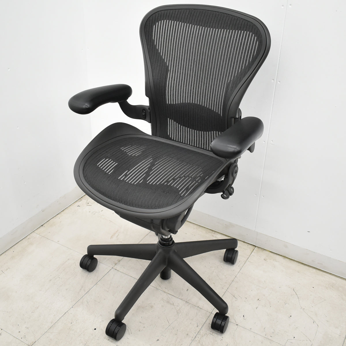 【中古】ハーマンミラー　アーロンチェア　Aサイズ　フル装備　ランバーサポート　ガスシリンダー新品　ブラック　2026052704【中古オフィス家具】