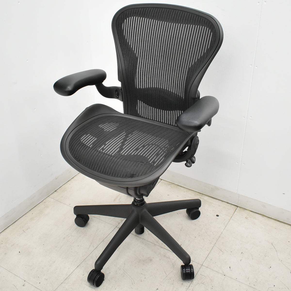【中古】ハーマンミラー　アーロンチェア　Aサイズ　フル装備　ランバーサポート　ガスシリンダー新品　ブラック　2026052705【中古オフィス家具】