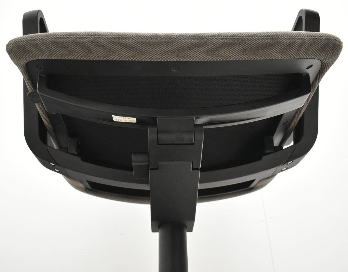 【中古】コクヨ　ファブレ　固定サークル肘　ストライプクッションタイプ　2020年製　ブラウン　2026052802【中古オフィス家具】