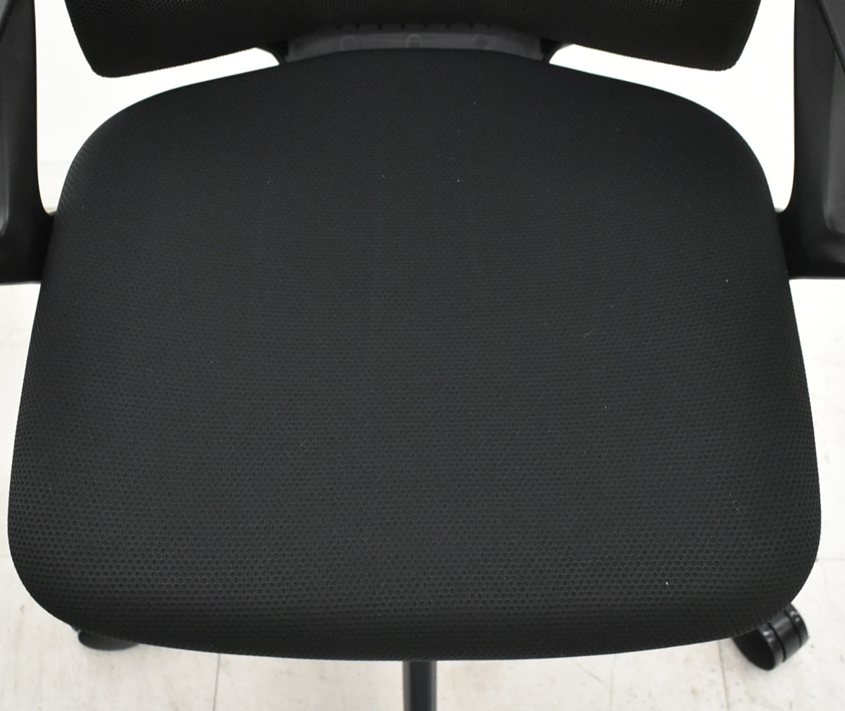 【中古】オカムラ　フルーエントチェア　ハイバック　固定肘　ハンガー　2019年製　2026052803【中古オフィス家具】