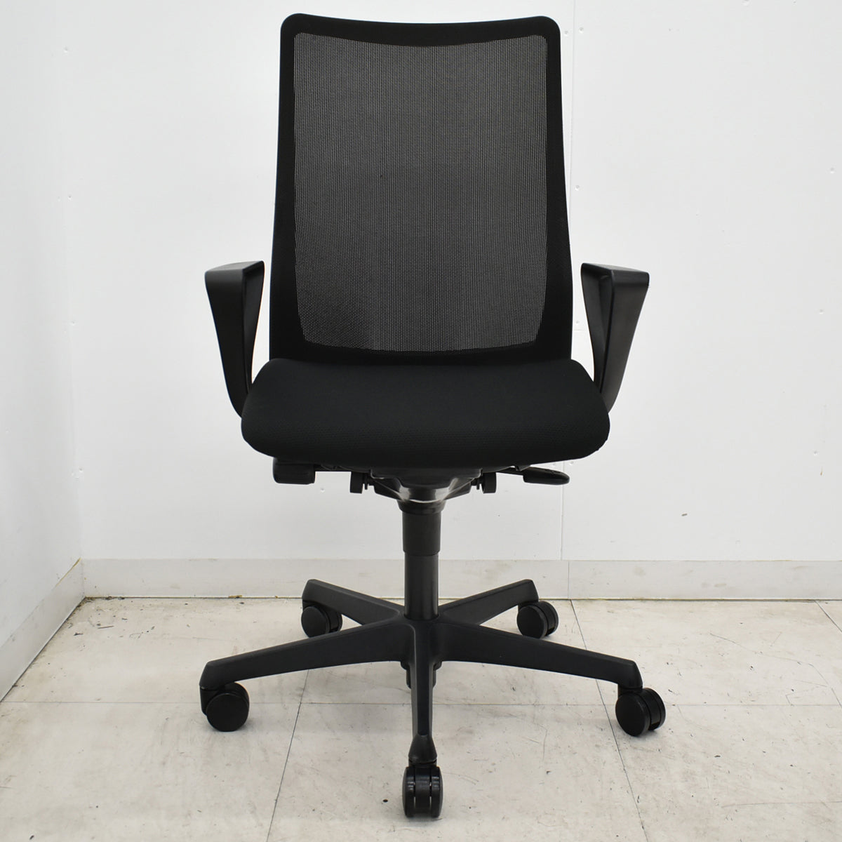 【中古】オカムラ　フルーエントチェア　ハイバック　固定肘　ハンガー　2019年製　2026052803【中古オフィス家具】