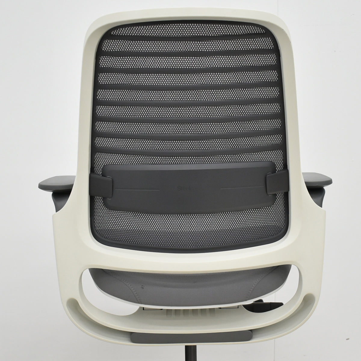 【中古】スチールケース　シリーズ１　可動肘（４Ｄアーム）ランバーサポート　ブラック×グレー　2026052804【中古オフィス家具】