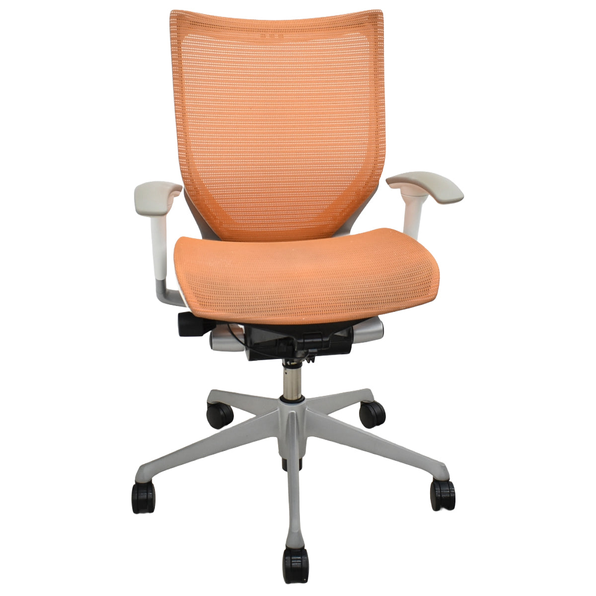 【中古】オカムラ　バロン　ローバック　可動肘　シルバー脚　オレンジ　2026060104【中古オフィス家具】