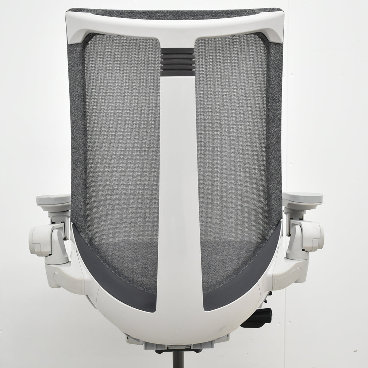 【中古】イトーキ　Act　アクトチェア　４Ｄリンクアーム　2021年製　グレー　2026060106【中古オフィス家具】
