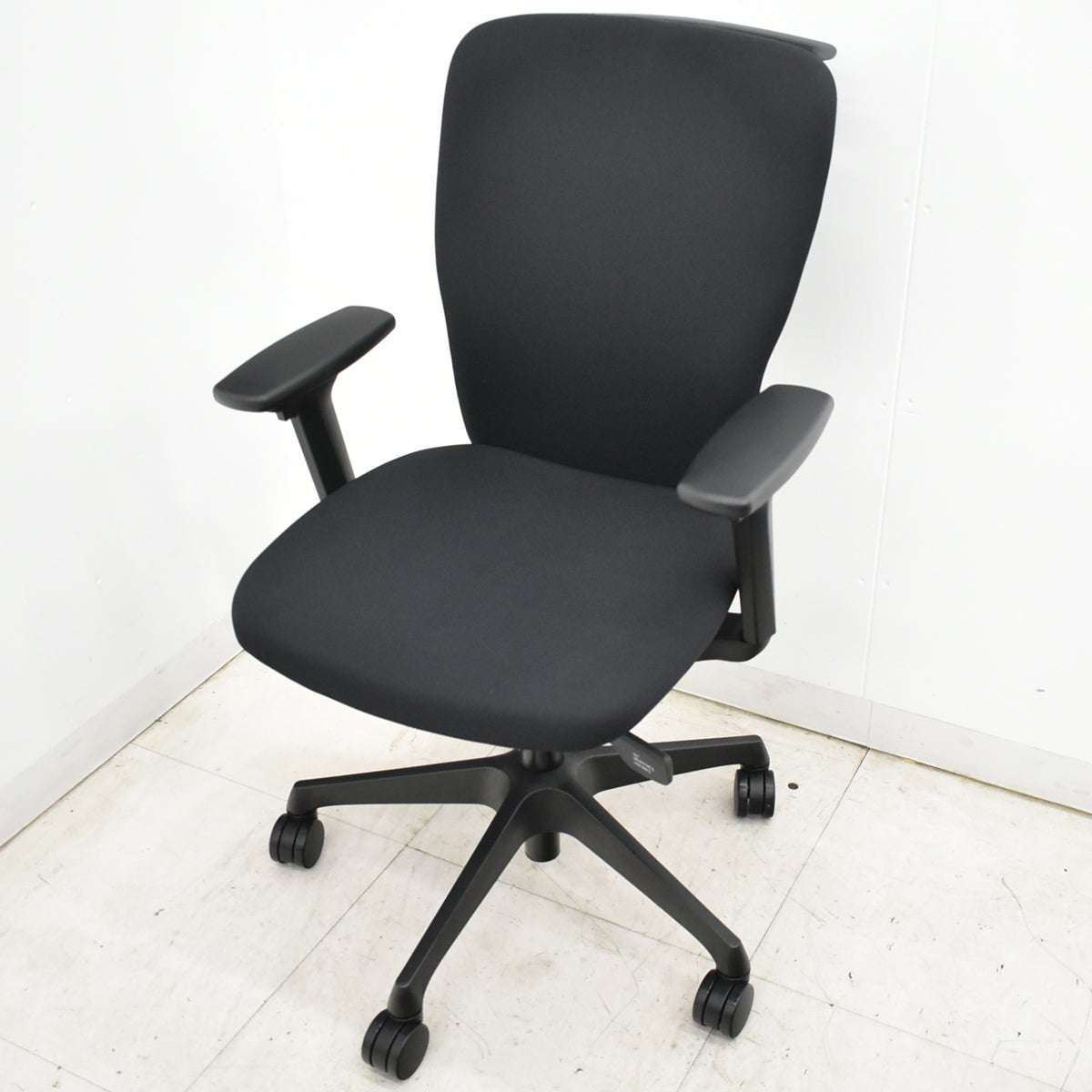 【中古】くろがね工作所　トライフィット　ハイバック　可動肘　ブラック　2026060201【中古オフィス家具】