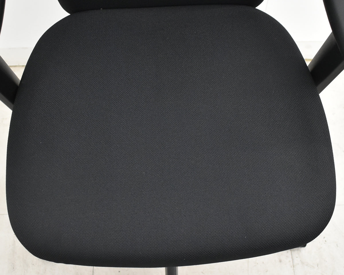 【中古】くろがね工作所　トライフィット　ハイバック　可動肘　ブラック　2026060201【中古オフィス家具】