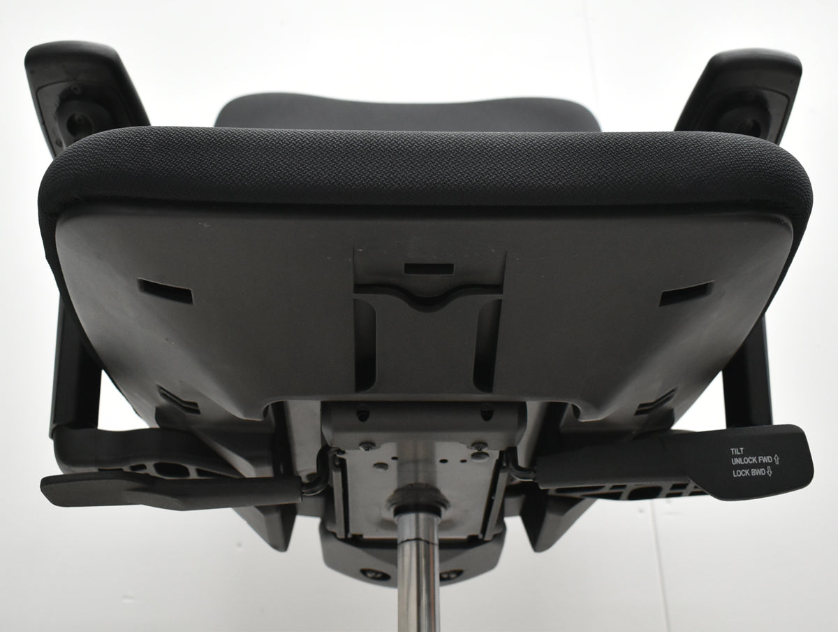 【中古】くろがね工作所　トライフィット　ハイバック　可動肘　ブラック　2026060201【中古オフィス家具】