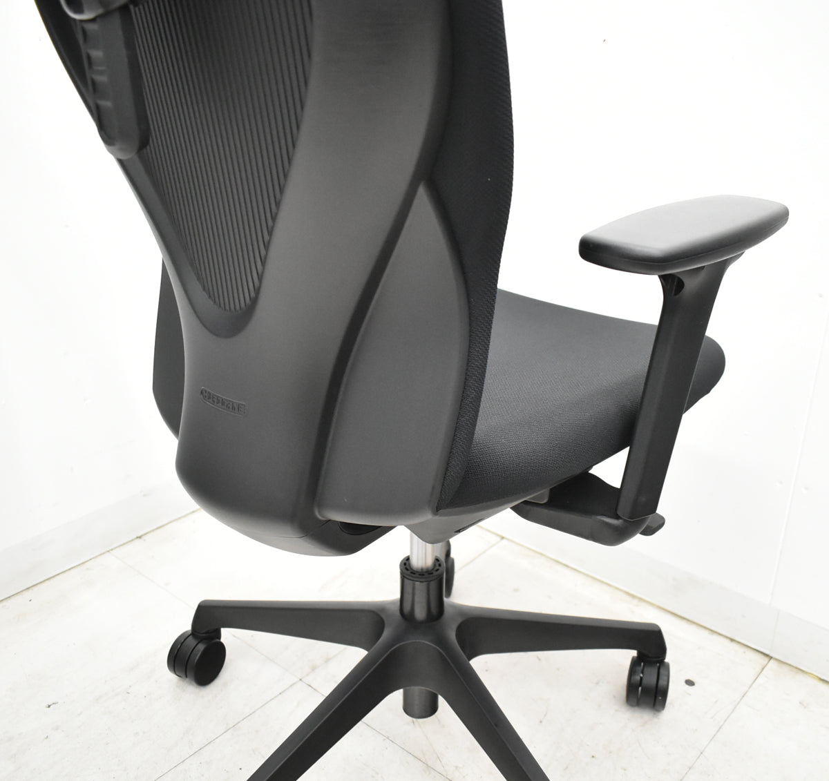 【中古】くろがね工作所　トライフィット　ハイバック　可動肘　ブラック　2026060201【中古オフィス家具】