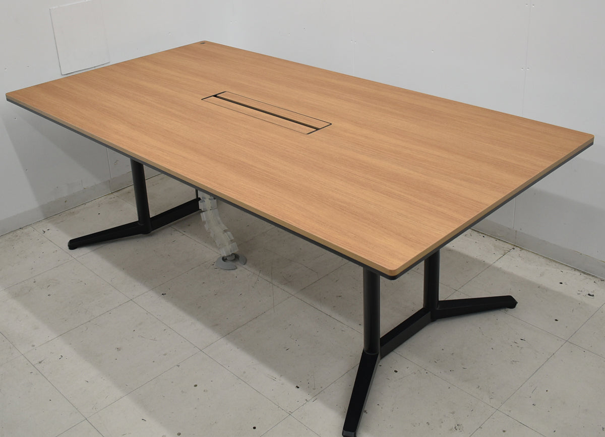 【中古】オカムラ　ラティオ２　大型会議テーブル　中央配線ダクト付　幅2100　2026060304【中古オフィス家具】