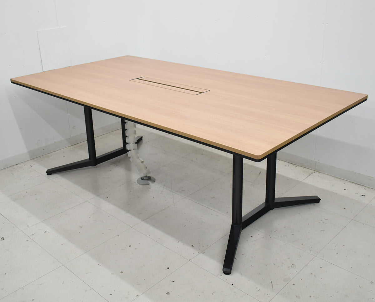 【中古】オカムラ　ラティオ２　大型会議テーブル　中央配線ダクト付　幅2100　2026060304【中古オフィス家具】