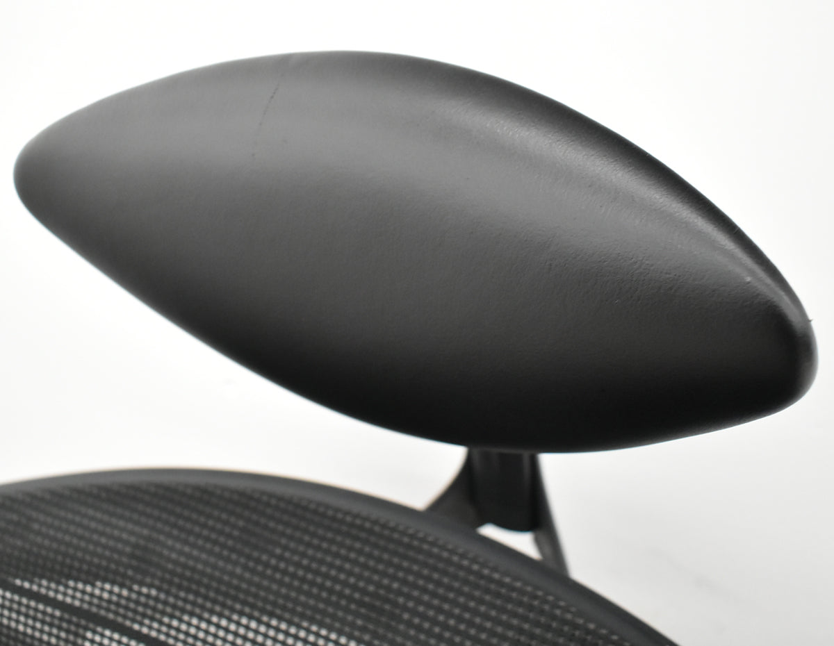 【中古】オカムラ　コンテッサ　ヘッドレスト　可動肘　ランバーサポート　グラデーションメッシュ×革張り　ポリッシュ　ブラック　2026060501【中古オフィス家具】