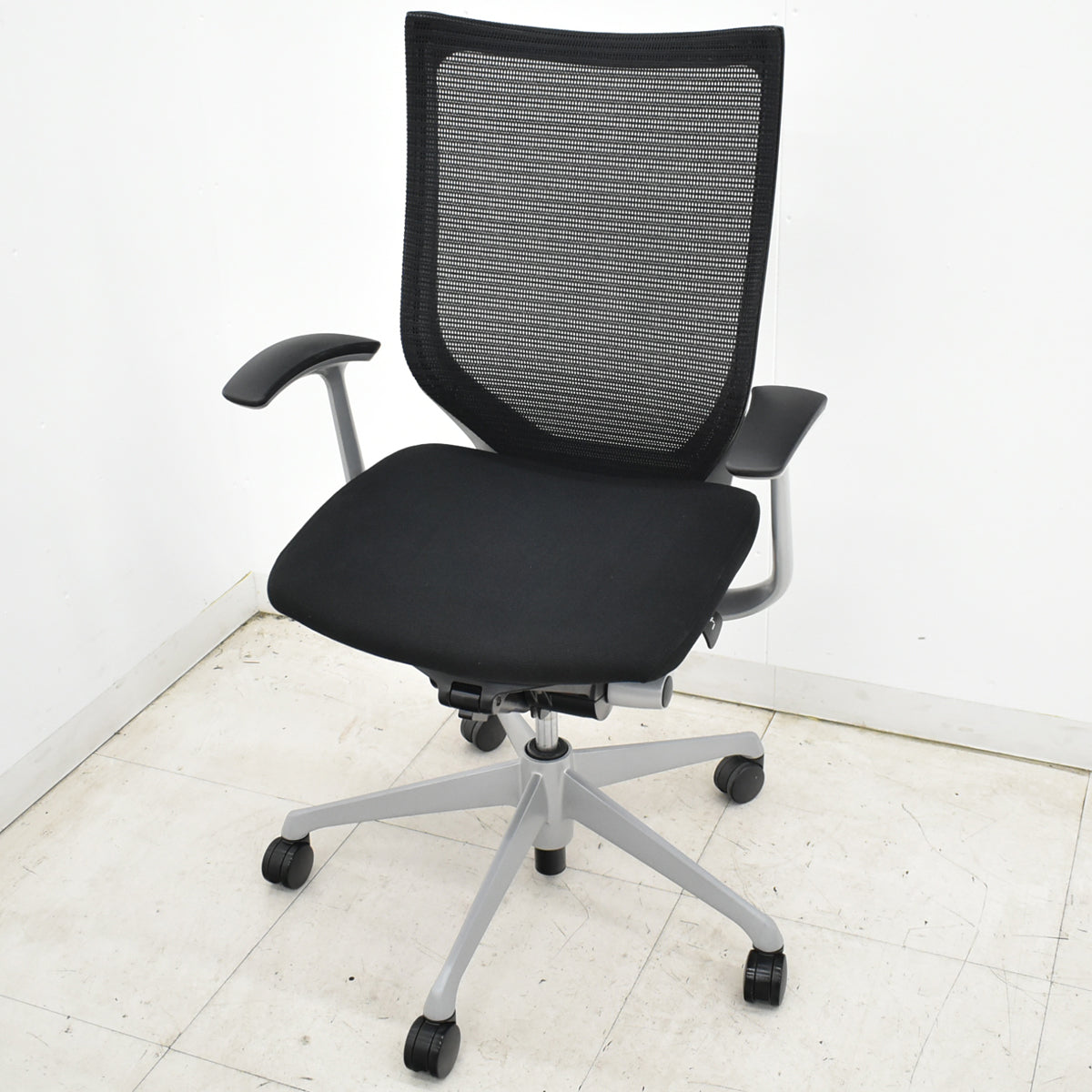 【中古】オカムラ　バロン　ハイバック　固定肘　ブラック　2026060601【中古オフィス家具】
