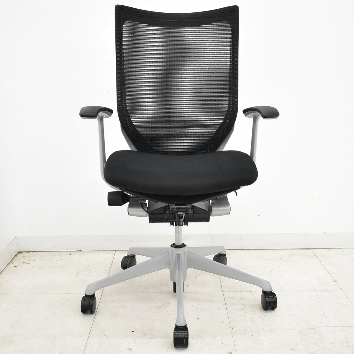 【中古】オカムラ　バロン　ハイバック　固定肘　ブラック　2026060601【中古オフィス家具】