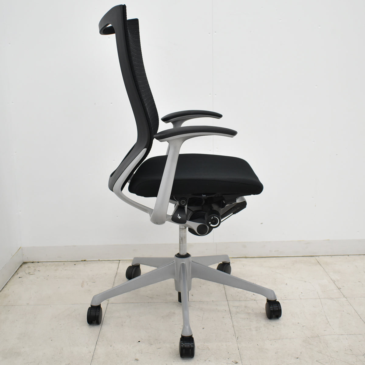 【中古】オカムラ　バロン　ハイバック　固定肘　ブラック　2026060601【中古オフィス家具】