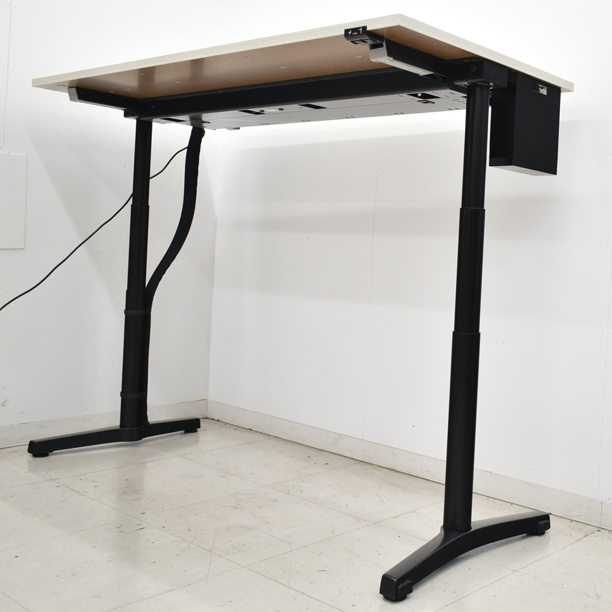 【中古】イトーキ　トイロ　電動昇降会議デスク　コントロールボタンタイプ　幅1600　2026060603【中古オフィス家具】