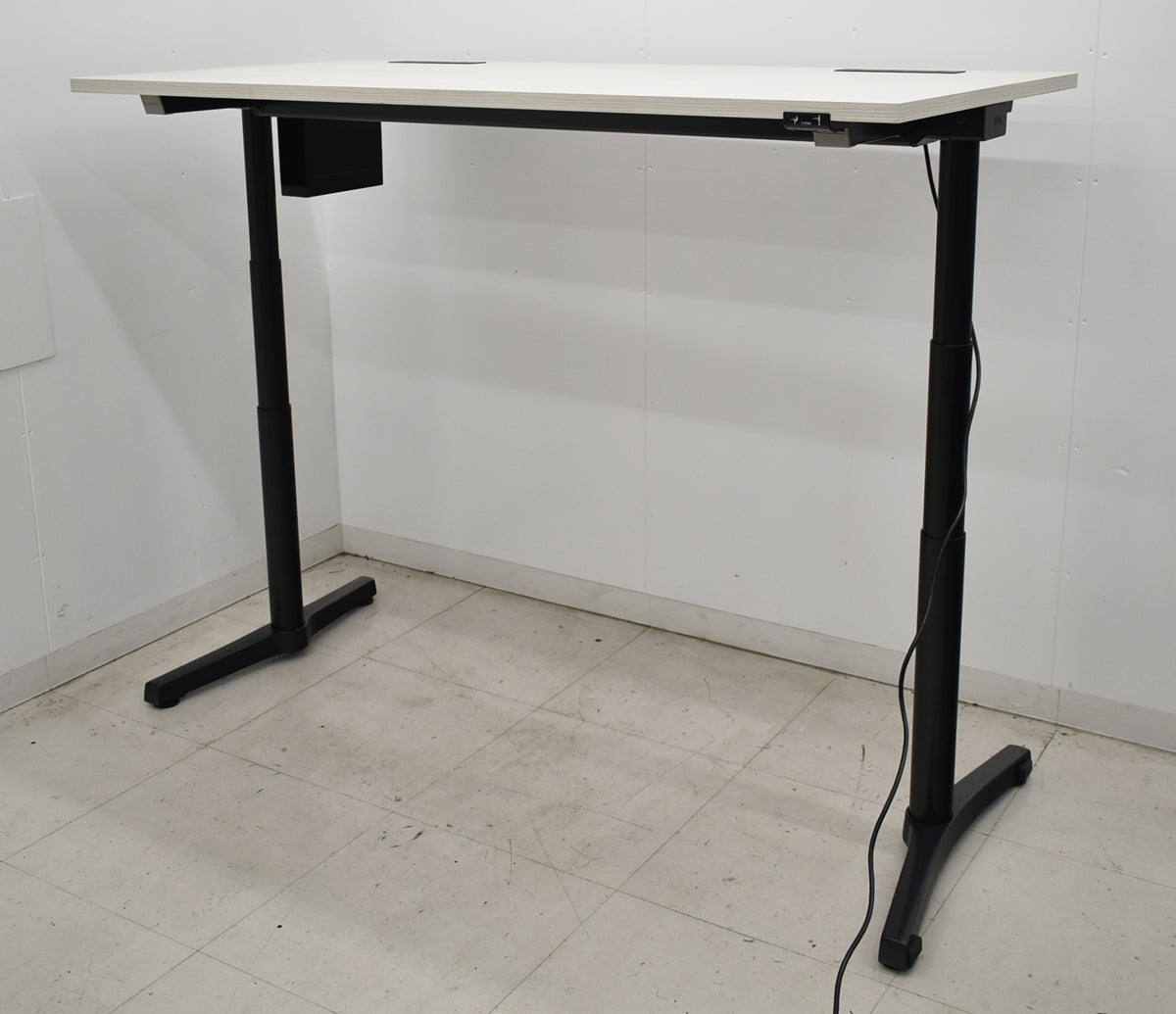 【中古】イトーキ　トイロ　電動昇降会議デスク　コントロールボタンタイプ　幅1600　2026060605【中古オフィス家具】