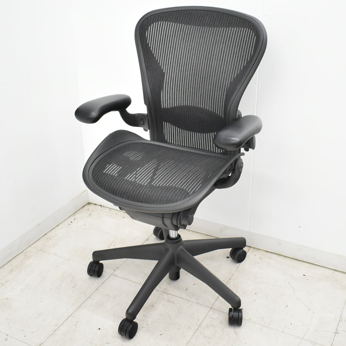 【中古】ハーマンミラー　アーロンチェア　Bサイズ　可動肘（レバータイプ）ランバーサポート　昇降ガス交換済　ブラック　2026061003【中古オフィス家具】