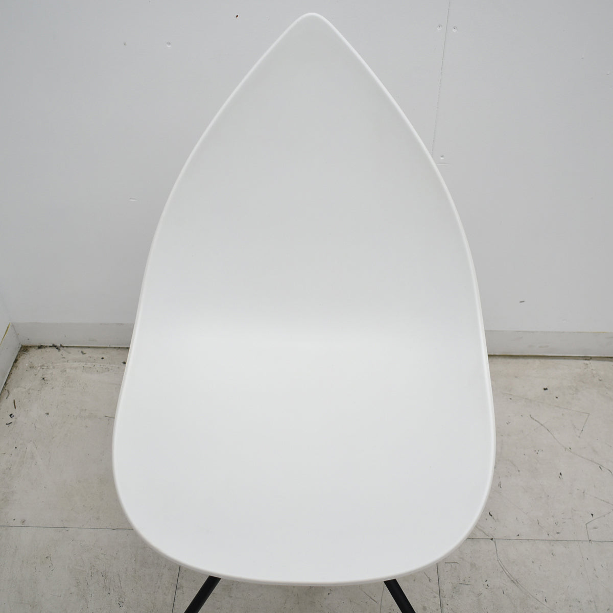 【中古】ボーコンセプト　OTTAWA　ダイニングチェア　ホワイト×ブラック　2026061101【中古オフィス家具】