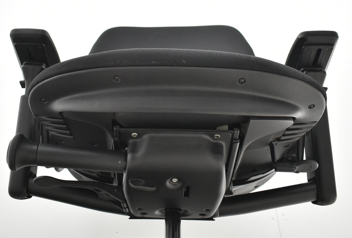 【中古】スチールケース　リープＶ２　APモデル　可動肘（新型肘パッド）ランバーサポート　ハンガー　ブラック　2026061106【中古オフィス家具】