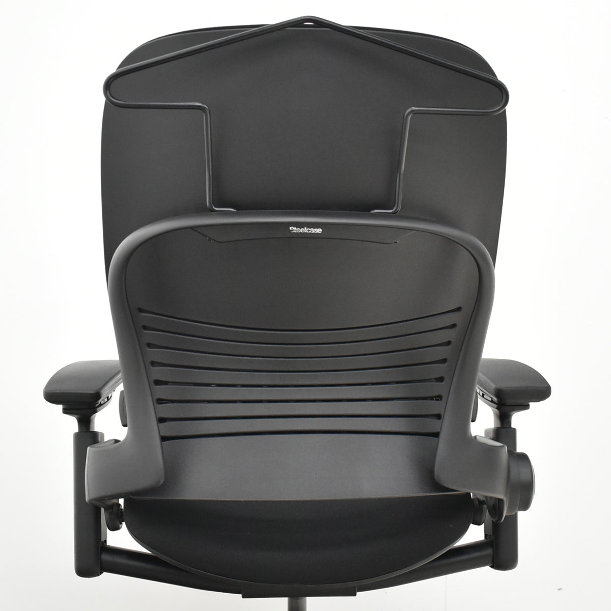 【中古】スチールケース　リープＶ２　APモデル　可動肘（新型肘パッド）ランバーサポート　ハンガー　ブラック　2026061106【中古オフィス家具】