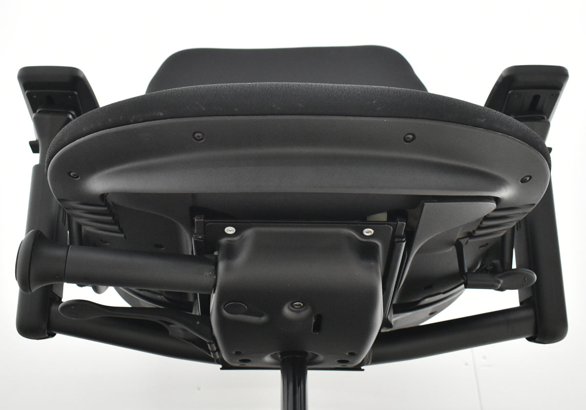 【中古】スチールケース　リープＶ２　APモデル　可動肘（新型肘パッド）ランバーサポート　ハンガー　ブラック　2026061107【中古オフィス家具】