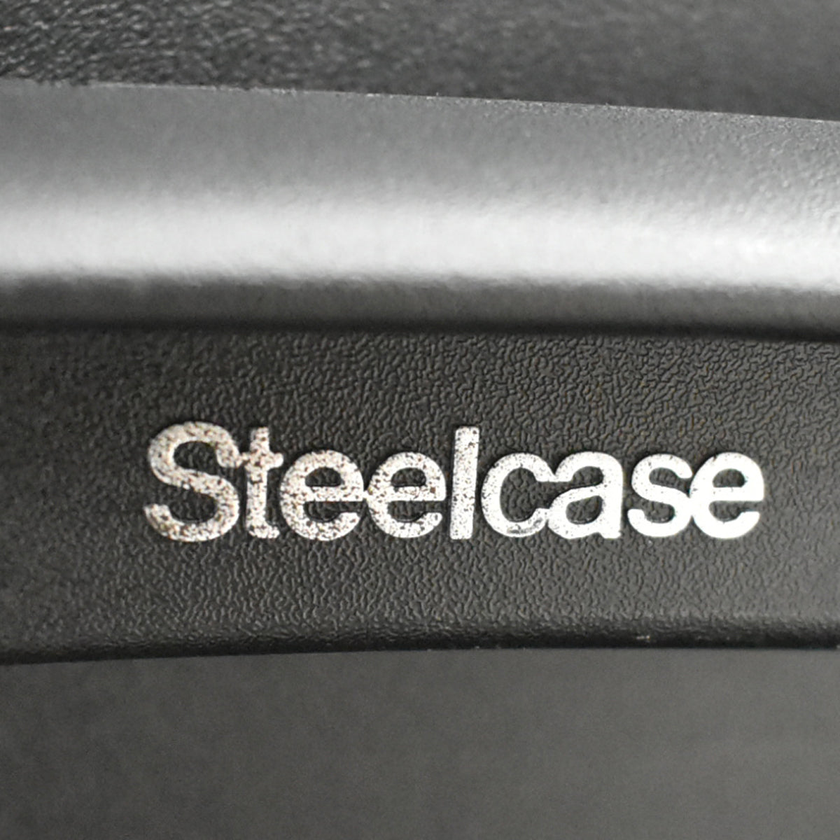 【中古】スチールケース　リープＶ２　APモデル　可動肘（新型肘パッド）ランバーサポート　ハンガー　ブラック　2026061202【中古オフィス家具】
