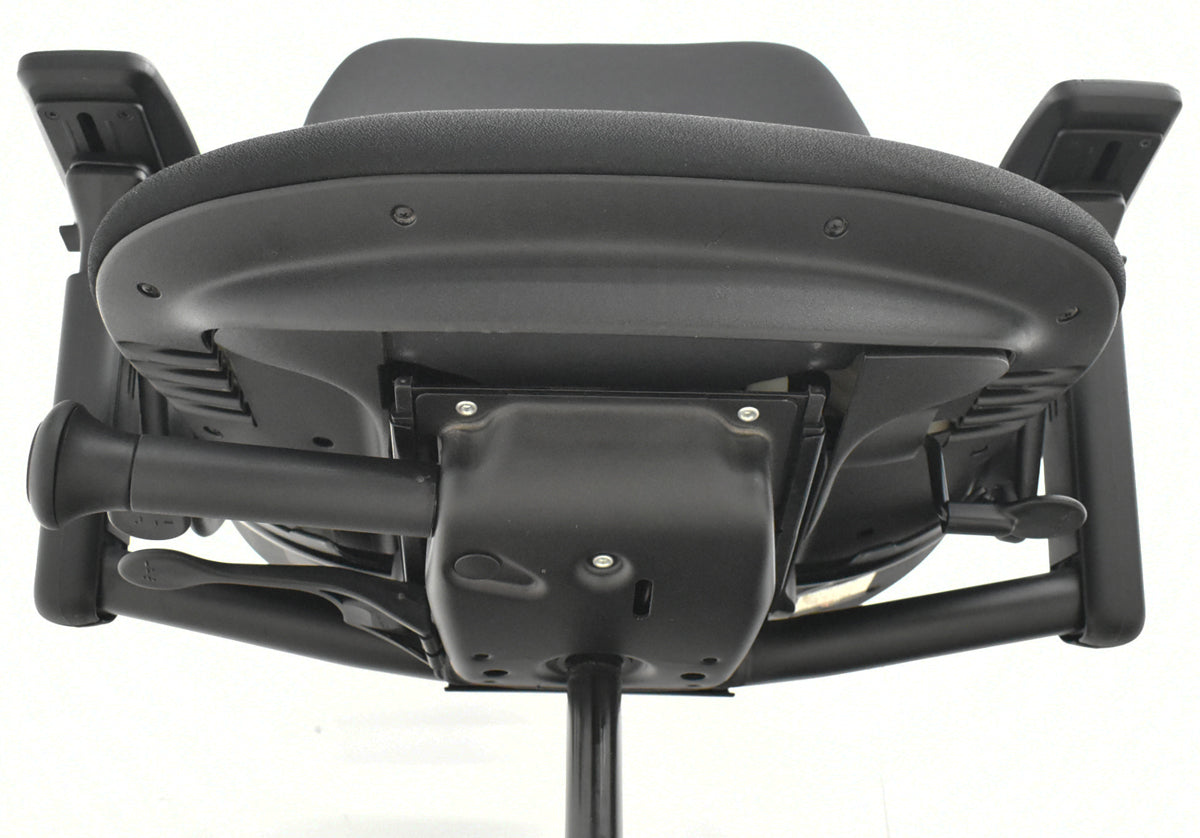 【中古】スチールケース　リープＶ２　APモデル　可動肘（新型肘パッド）ランバーサポート　ハンガー　ブラック　2026061202【中古オフィス家具】