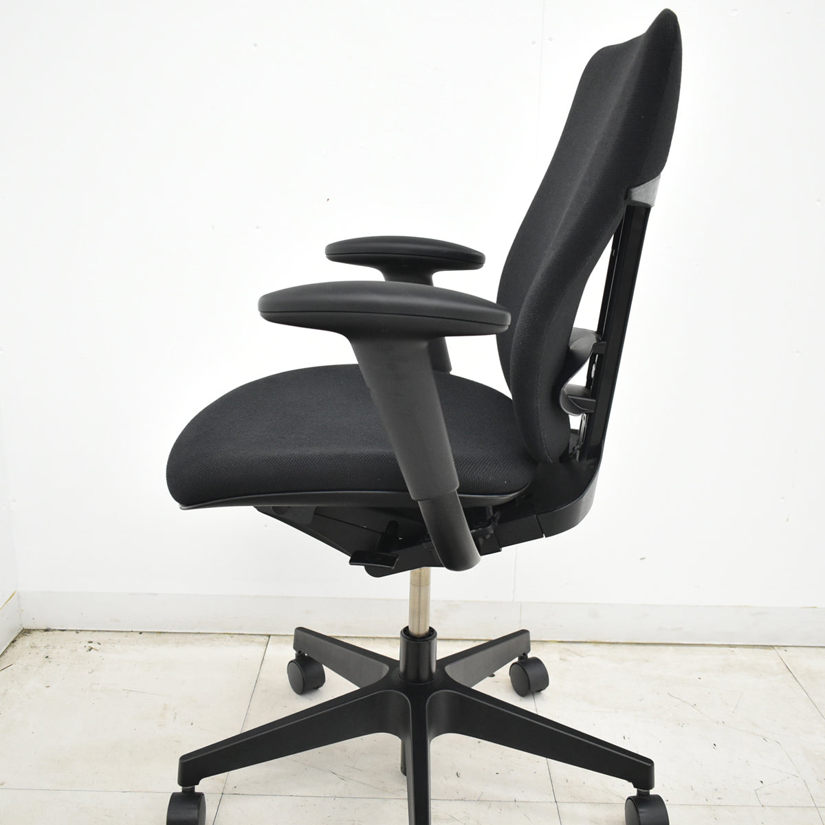 【中古】イトーキ　プラオ　ハイバック　固定肘　ランバーサポート　2019年製　ブラック　2026061501【中古オフィス家具】